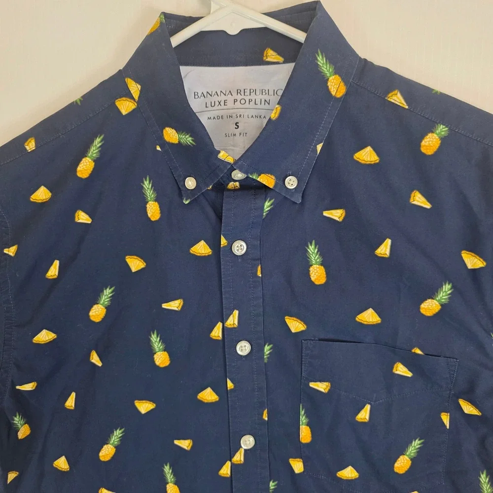Banana Republic Luxe Poplin Shirt Mens Small Blue Pineapple AOP Slim Fit Swing‎